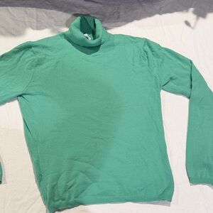 GAP Woman’s Mint Green Turtleneck Sweater